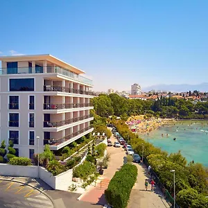 https://hotel-villa-harmony.splithotels.org
